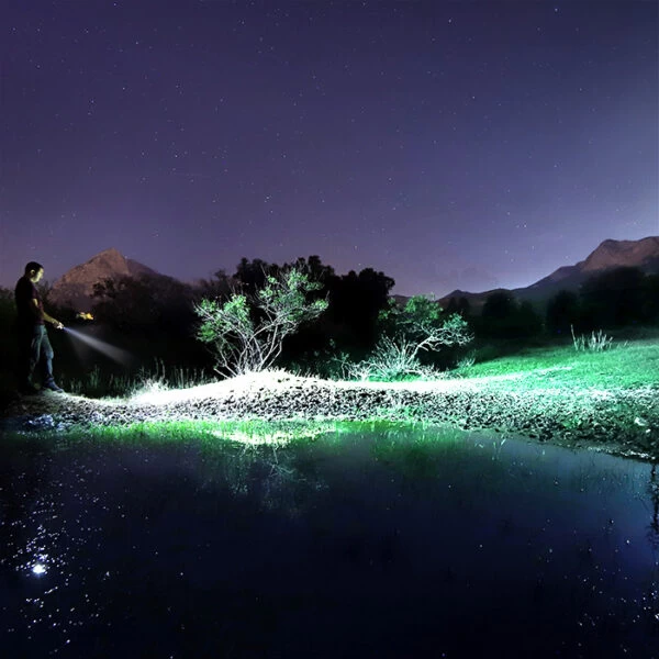 Fenix E18R V2.0 High Performance Rechargeable EDC Flashlight 4 Fenix E18R V2.0 High Performance Rechargeable EDC Flashlight - Image 2