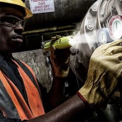 Pelican 3345 Dual Beam Flashlight | Intrinsically Safe | Pelican Distributor -Flashlight Discount Store Pelican 3345 Flashlight 4